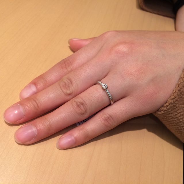 母の婚約指輪をリフォームして新婦となる妻に受け継ぎました。