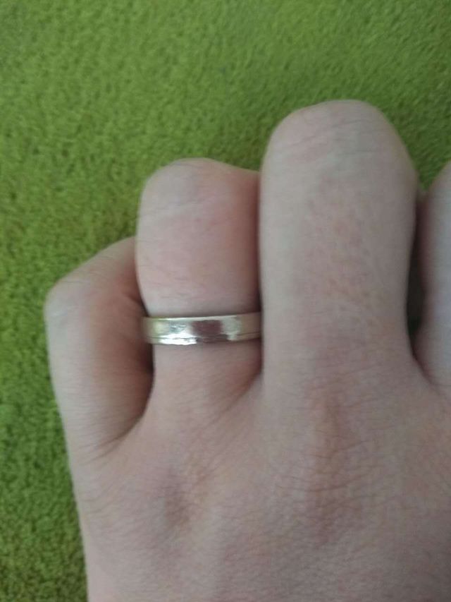 ぽってりとしたシンプルデザイン