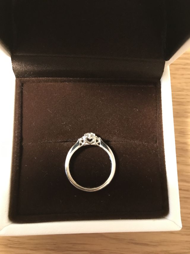 横からみるとハートの形になっています