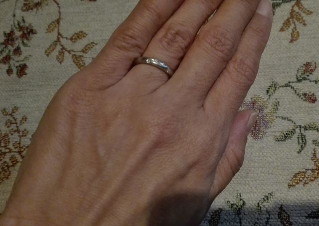 メレダイヤが5粒輝いています