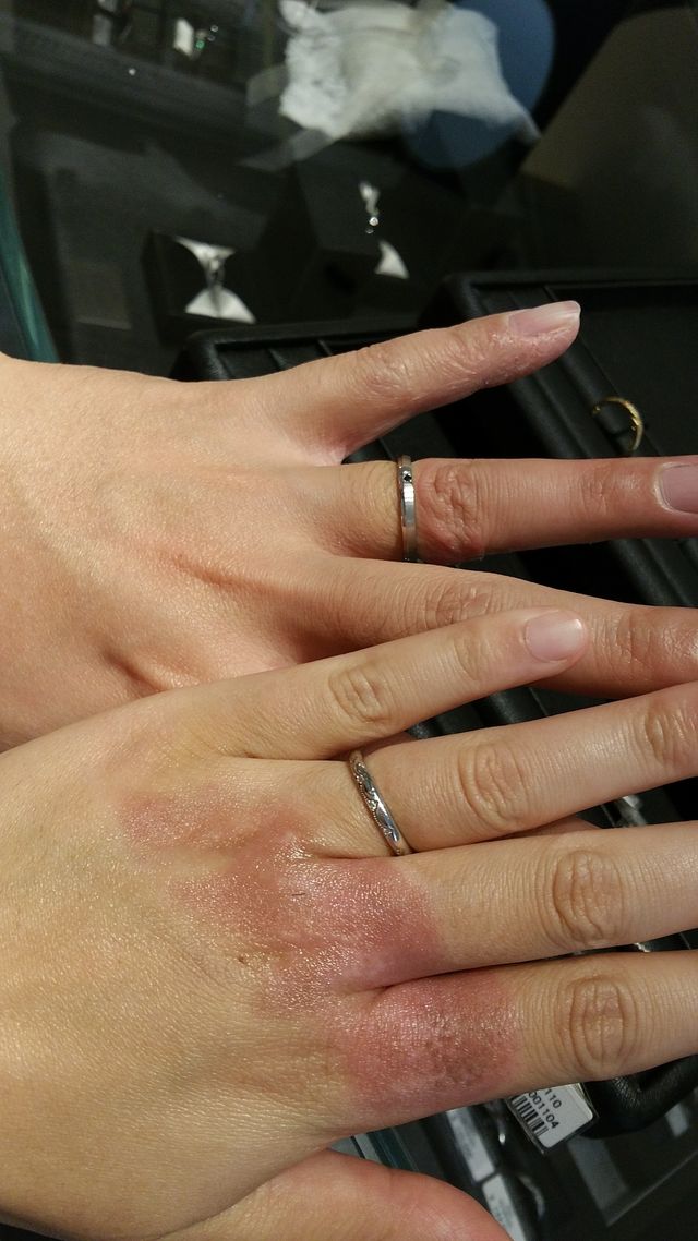 レディースはダイヤとミル、メンズはつや消しにブラックダイヤ