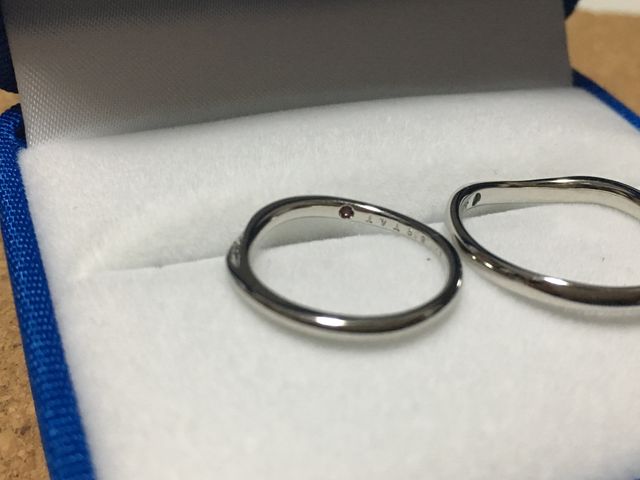 誕生石を入れて頂きました