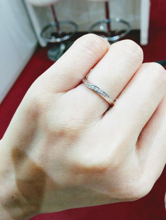 シンプルなデザイン、でもエッジが効いて格好良い