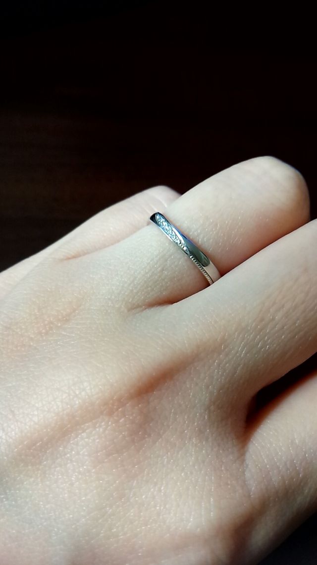 両サイド上下にローレットのプチプチを入れていただきました