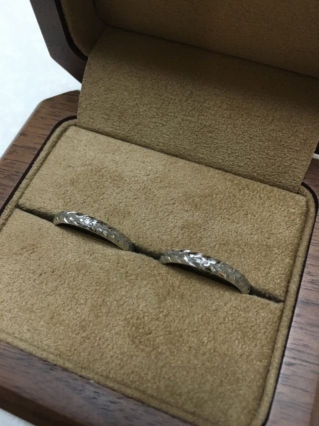 旦那さんもお揃いデザインのハワイアンジュエリーです。