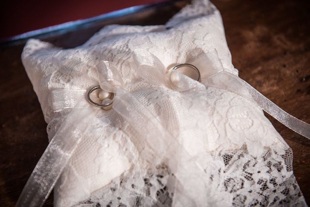 結婚式でカメラマンさんが撮ってくれたものです。