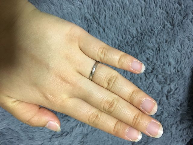 ダイヤモンドがキラキラして可愛い結婚指輪です。
