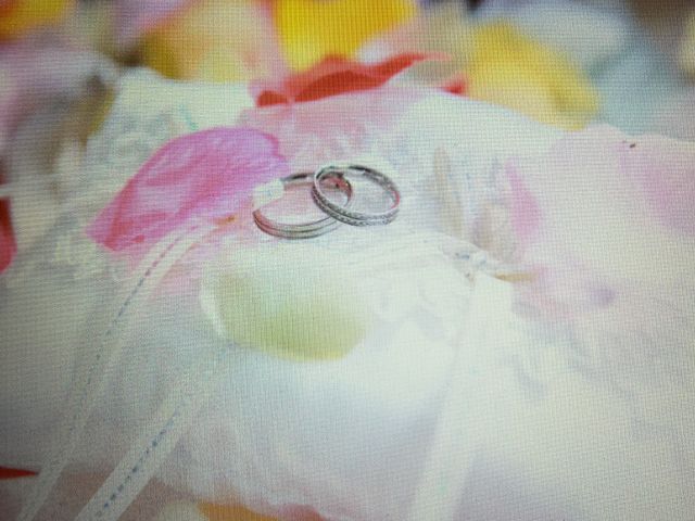 頂いたリングピローと。スタジオで撮ってもらいました。