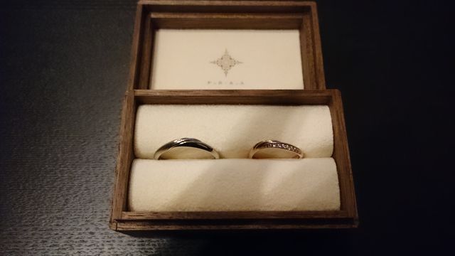 購入時このようなアンティーク箱に入っています。