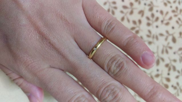 真ん中にダイヤのついてるタイプです