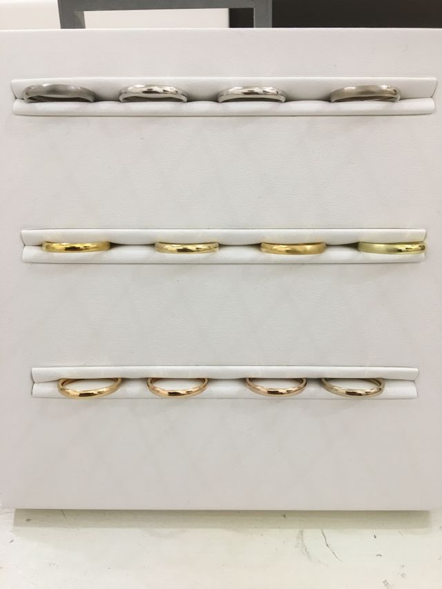 地金が12種類から選べ、二人の好みを選べるのが特徴