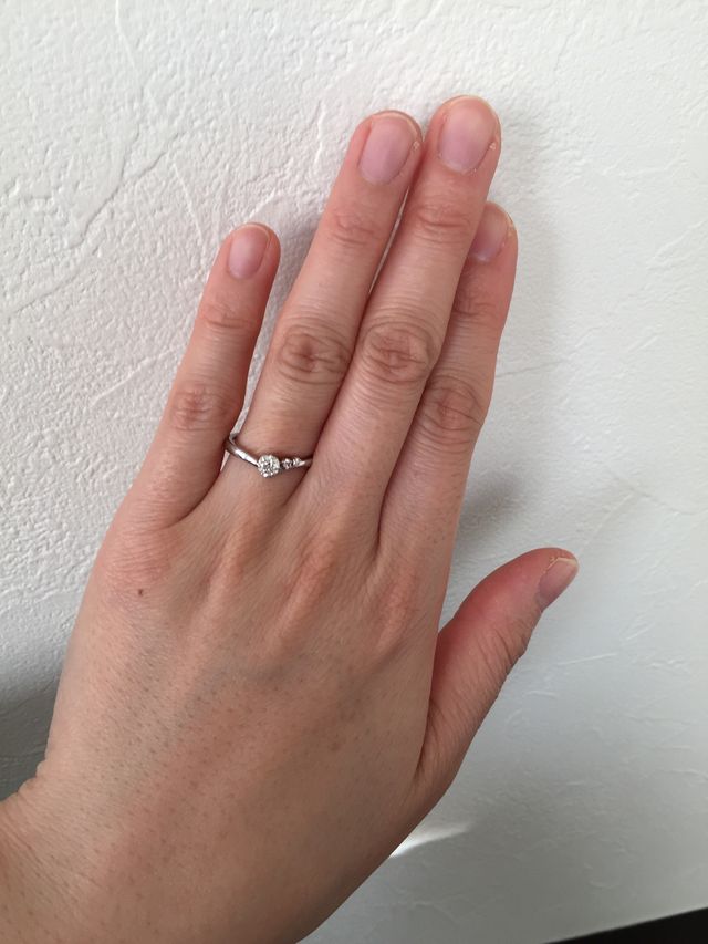 サプライズの婚約指輪です。