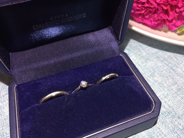 婚約指輪と結婚指輪のセットリングです