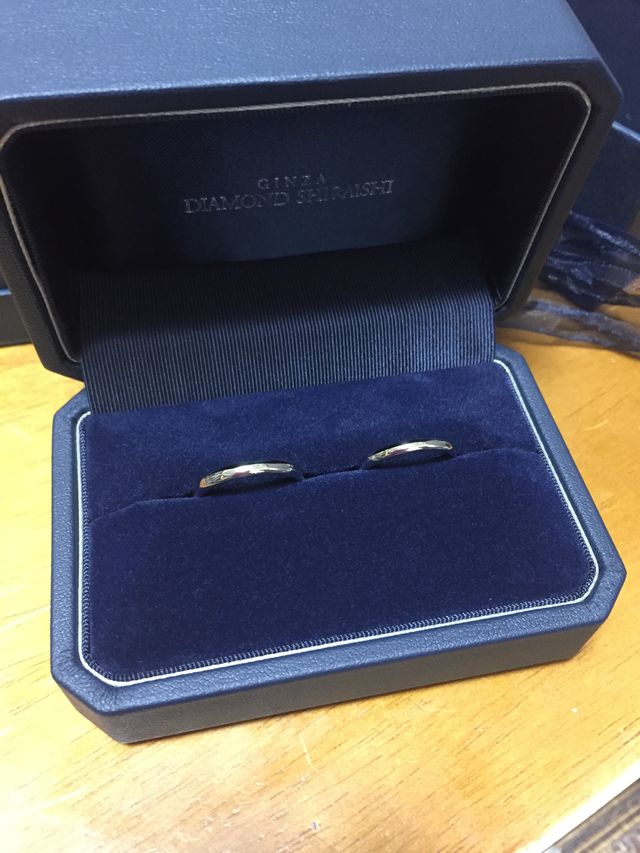 プラチナのシンプルな結婚指輪です