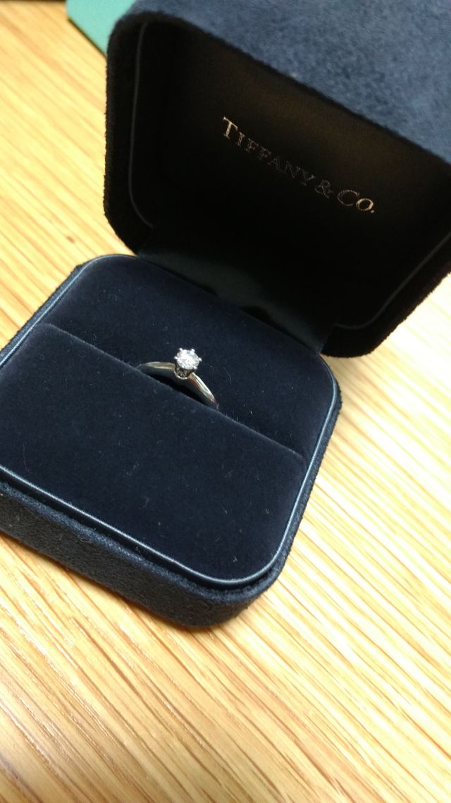 立て爪タイプのリングです