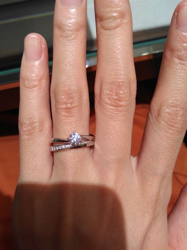 上が一石タイプの婚約指輪です。