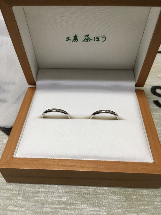 指輪のケースも木の温かみのあるケースでした。