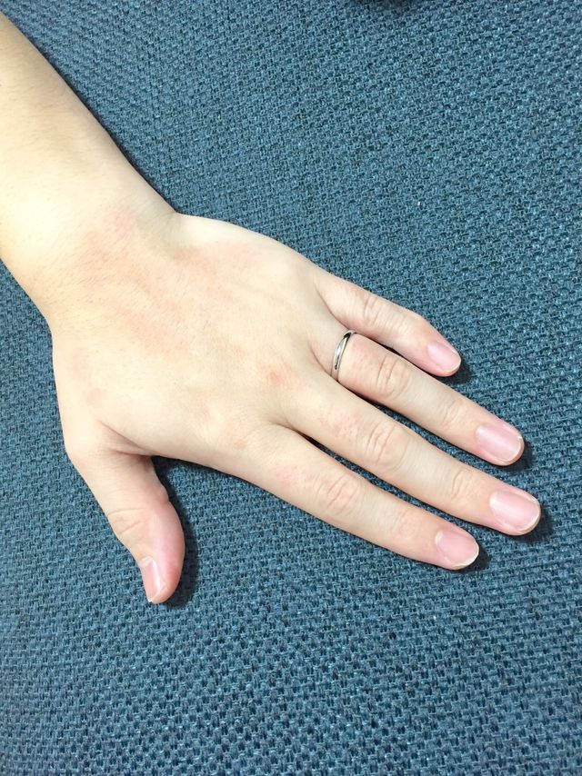 購入後に初めて試着した様子。