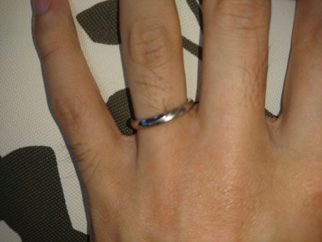 主人は、中央にねじりをいれて、わざと光沢を消しました。