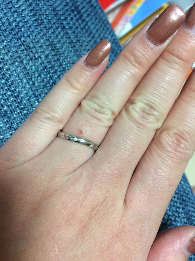 アンフィトリテというリングです。ウェーブがかかっています。