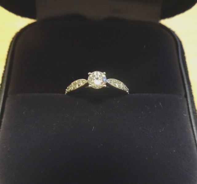 0.3カラットダイヤの指輪です。