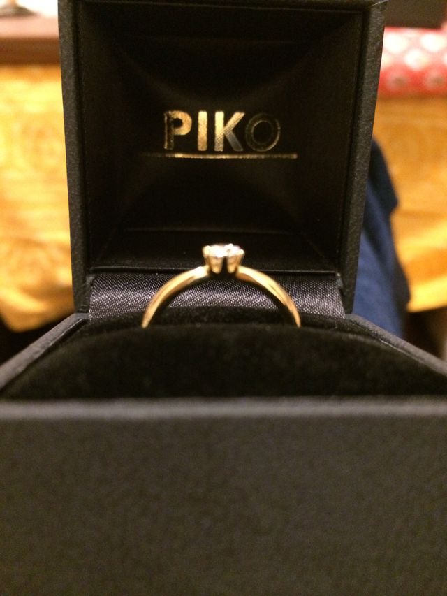 THE 婚約指輪！というかんじです。