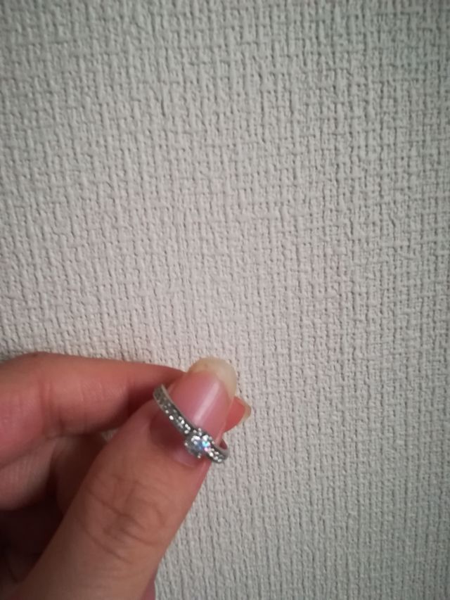 ワンダイヤも迷いましたが私は脇にもダイヤがあるタイプに決定