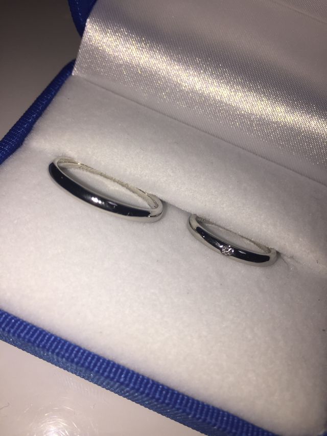 光の加減で暗いですが、実際は光沢もありきれいです。