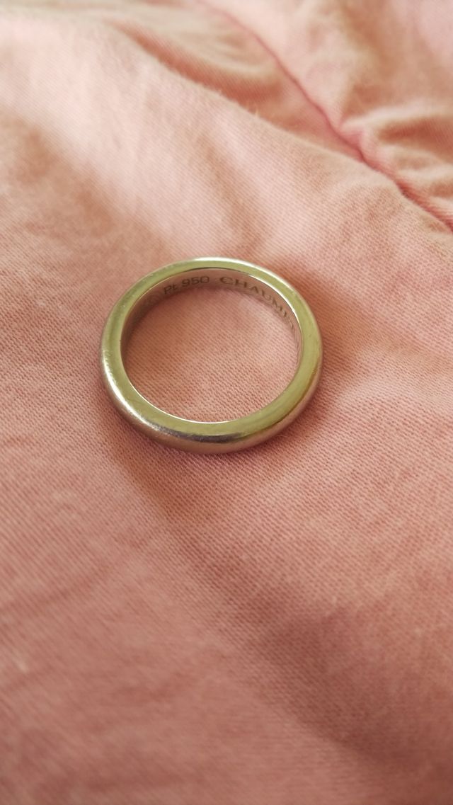 現在、傷だらけに。