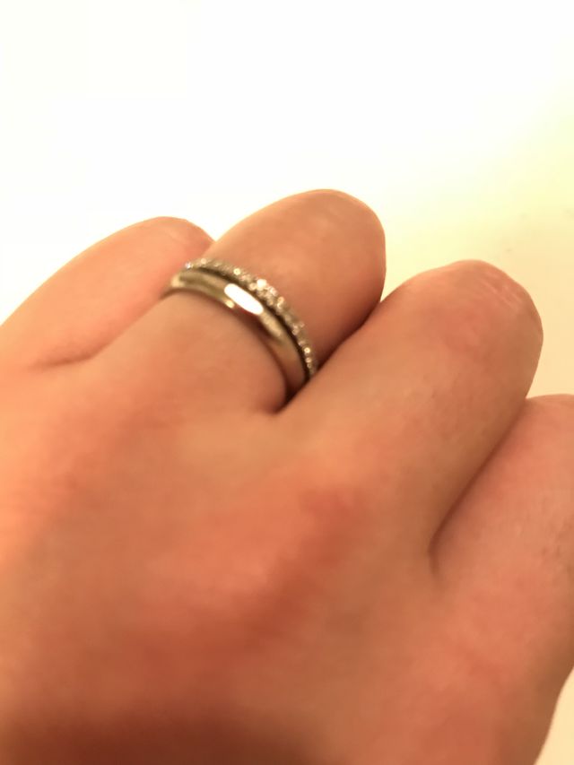 エターナルリングの婚約指輪と重ね付け