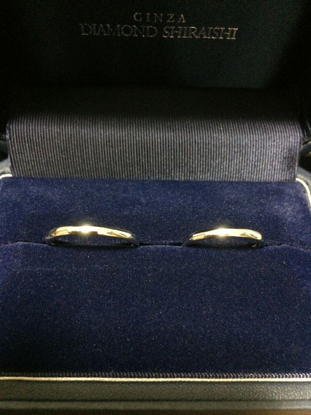 シンプルで普段使いしやすい、お気に入りの結婚指輪です。