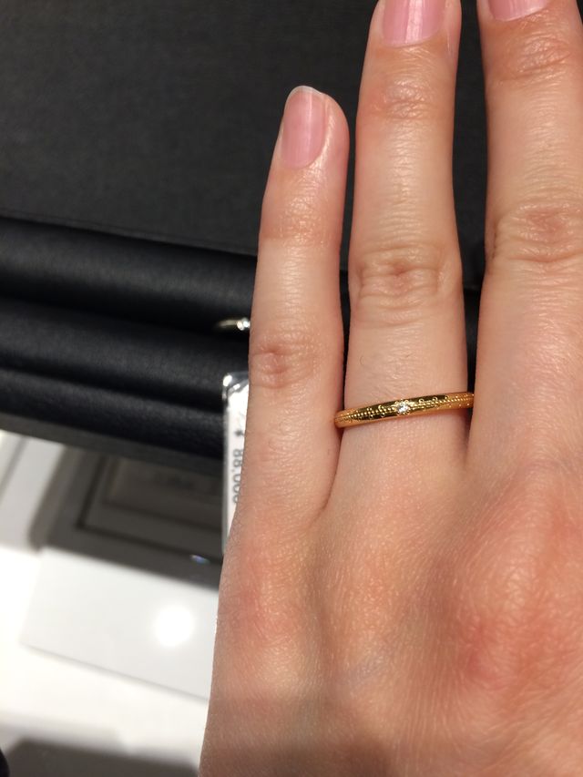 珍しいレースミル打ちのデザインです