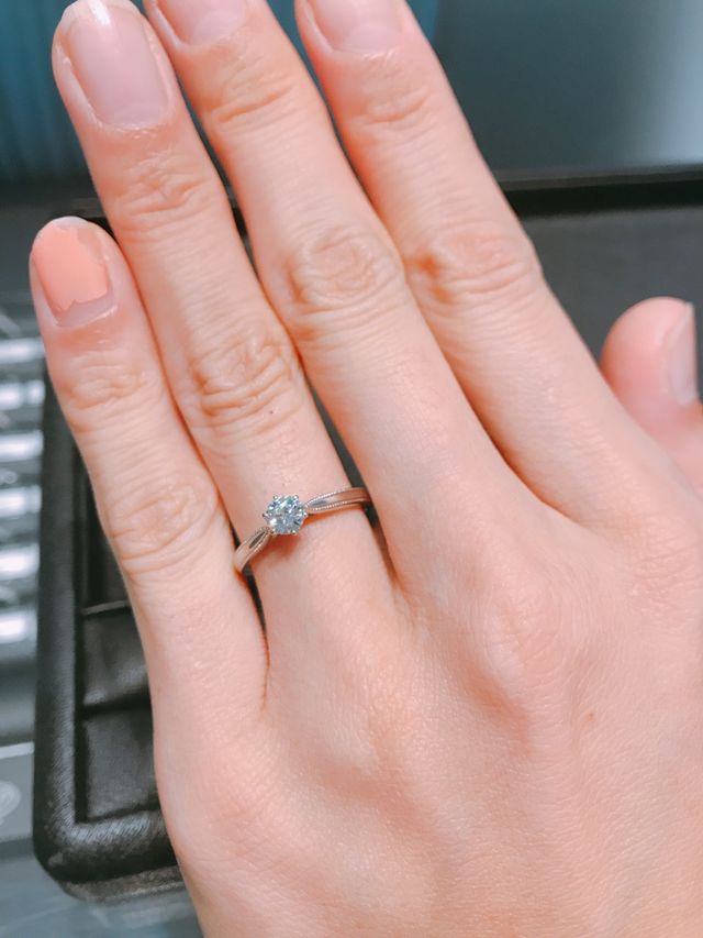 婚約指輪の試着です