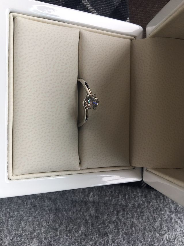 上品な白箱に入ってました