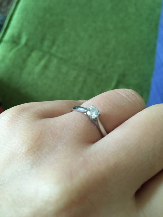 写真ではわかりにくいですが、ダイヤモンドの輝きが違います