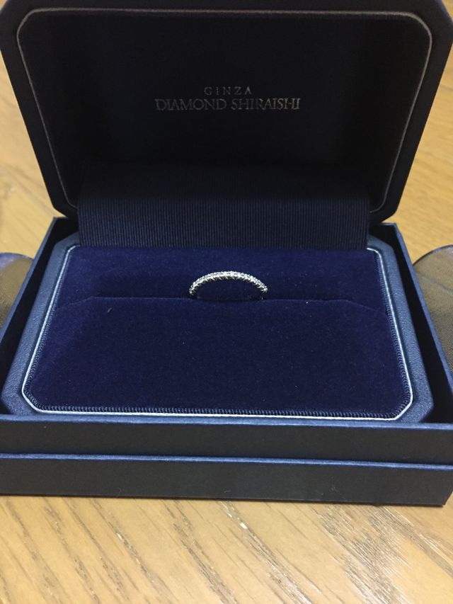 キラキラ輝くハーフエタニティ。