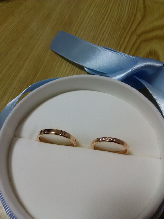 等間隔で窪みがはいっているデザインです。