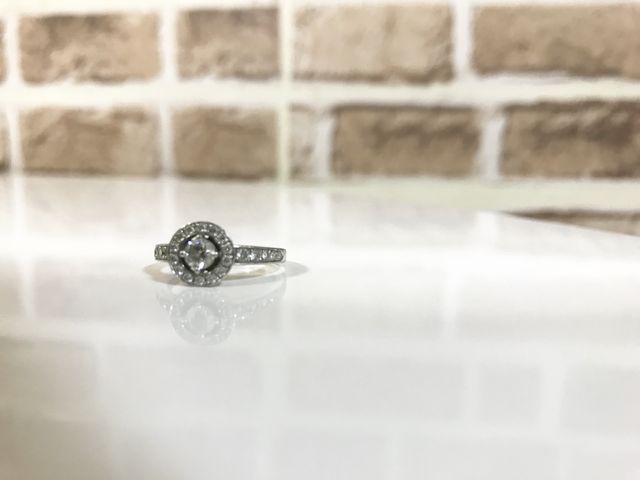 モダンなデザインだから普段使いできるエンゲージリング