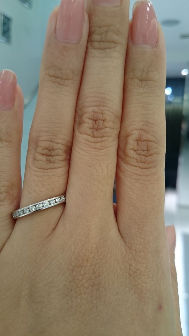 毎日手元を眺めては、キラキラ輝くダイヤに癒されています。