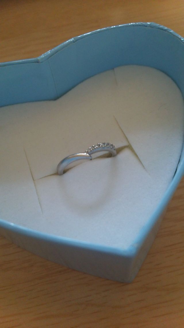 指が長く見えるデザイン