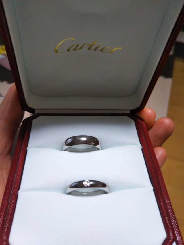 上が主人のリング、下が私のリングです。