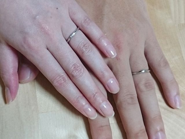 指輪をしているところ