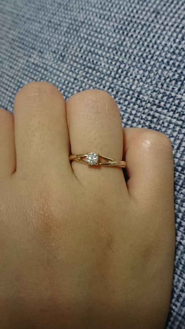 色はピンクゴールド