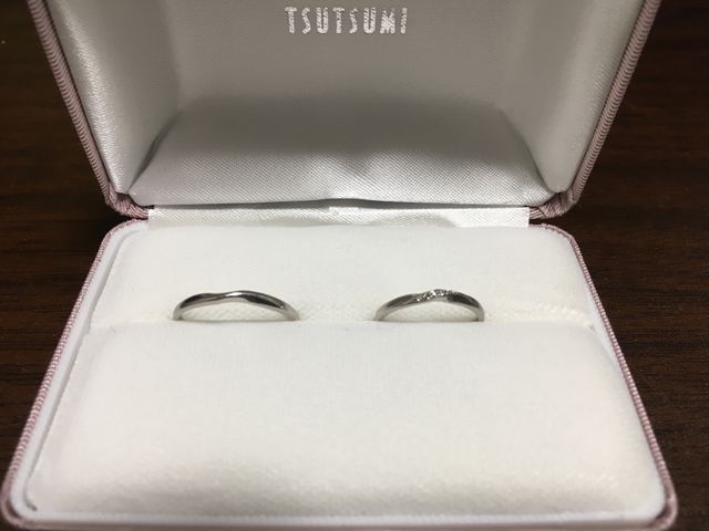 結婚指輪なのでペアで購入しました。