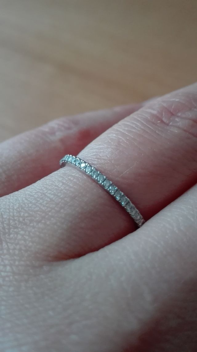 指を華奢に見せてくれます