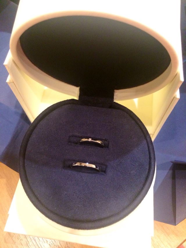 箱にはいっている結婚指輪