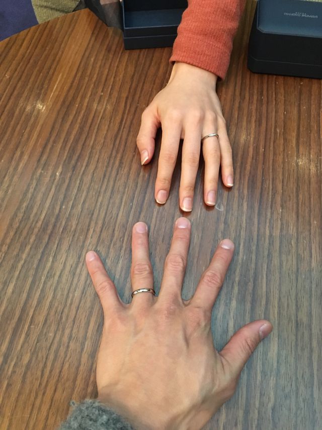 夫婦で、それぞれ自分が気に入った指輪を購入しました。