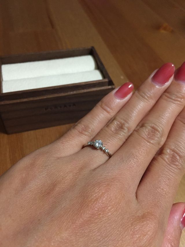 左手薬指にはめて