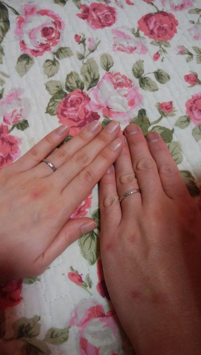 光があたるとキラキラして綺麗です。