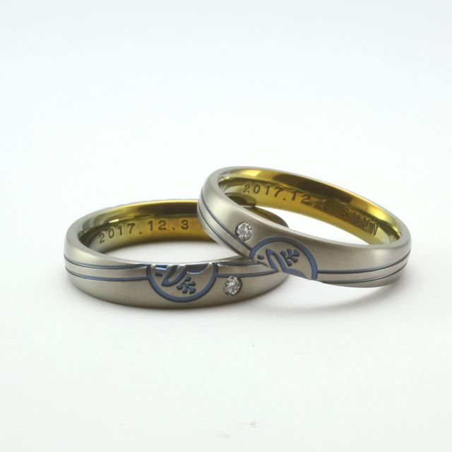 カラーは淡いブルーとイエロー